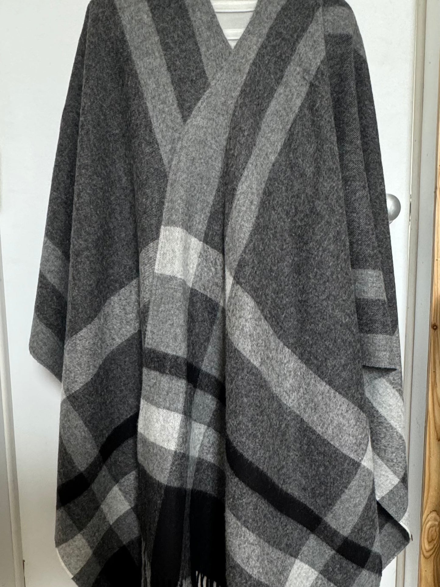 Cape tissée 100% fibre de qualité bébé alpaga- Ultra douce, chaleureuse et sophistiquée- Comfort / Ferme MarieBob