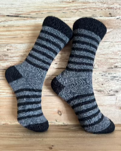 La polyvalence de notre chaussette de ville rayé noir